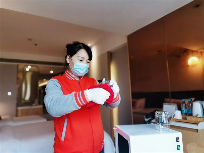 从制鞋工到行业先锋:高级家政培训师罗春霞的华丽蜕变