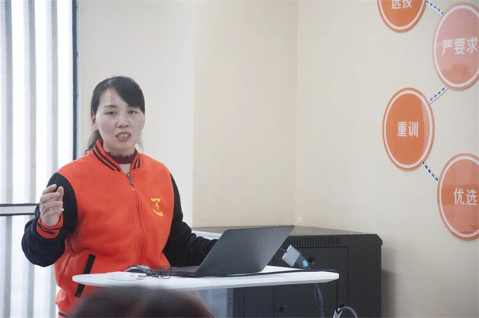 从制鞋工到行业先锋:高级家政培训师罗春霞的华丽蜕变
