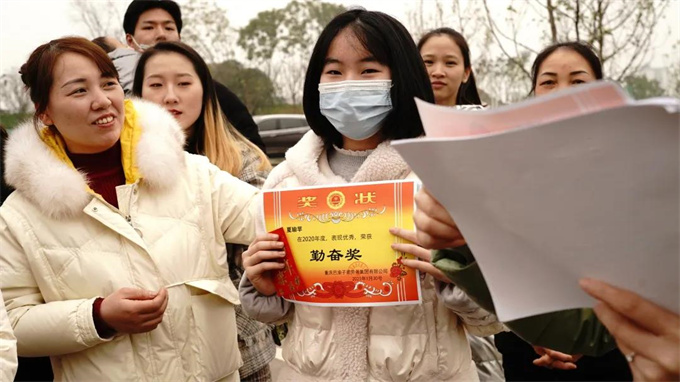 从制鞋工到行业先锋:高级家政培训师罗春霞的华丽蜕变